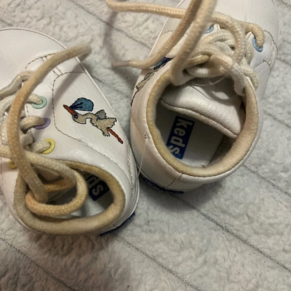 VINTAGE KEDS 21st Century Baby White Stork Embroidered Crib Shoes Size 3 Soft